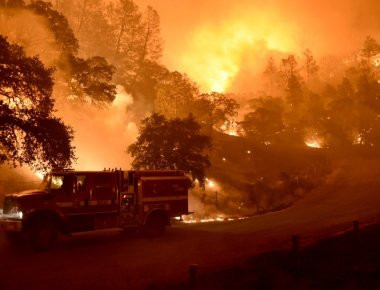 «Πύρινη» κόλαση στην Καλιφόρνια: Ένας νεκρός και πολλοί τραυματίες (βίντεο)